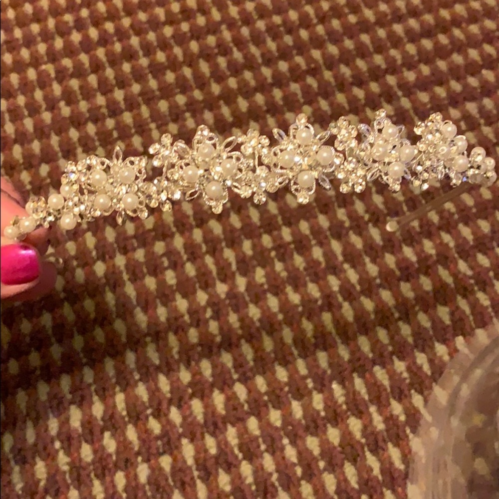 Shallow Tiara - Picture 7 of 7
